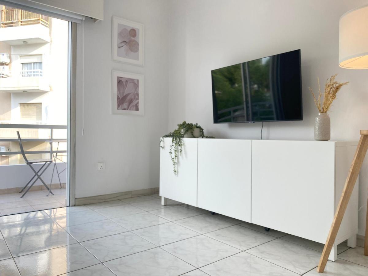 Phaedrus Living Down Town Flat Stephania 302